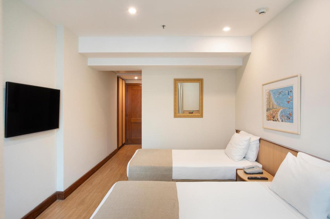 Quarto Superior Executivo com 2 Camas de Solteiro e Vista da Cidade