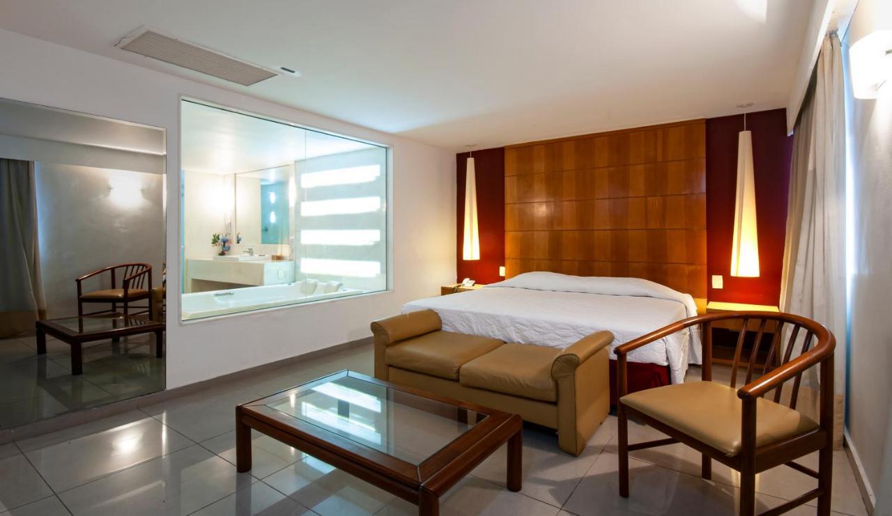 Executive Suite,1420867473:JPEG