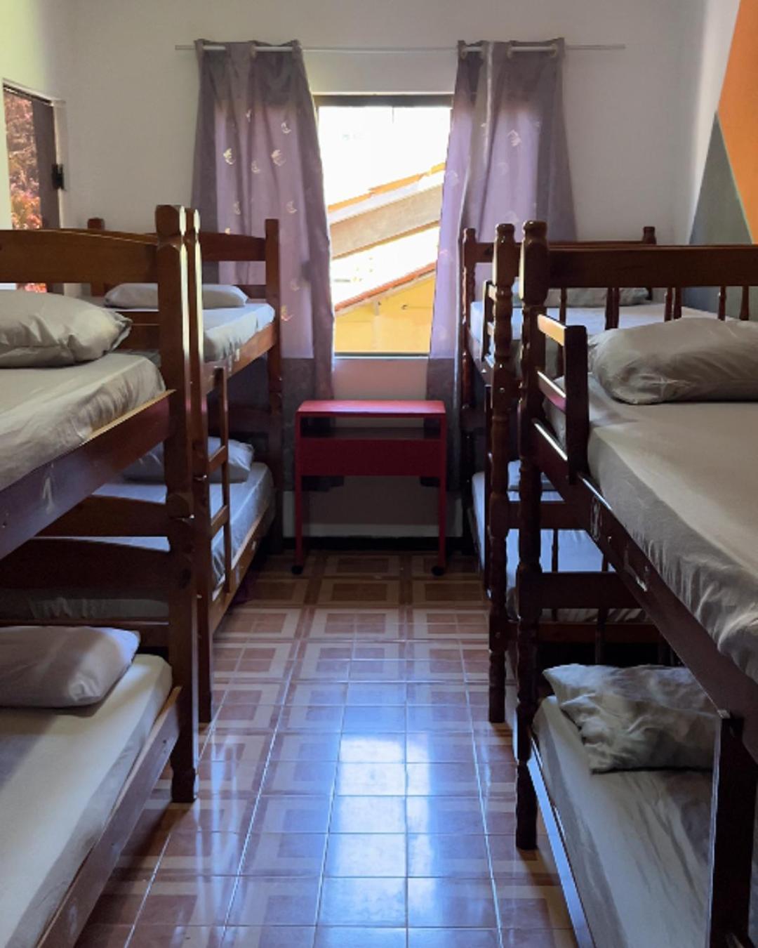 Cama de Solteiro em Dormitório com 8 Camas e Ar-Condicionado
