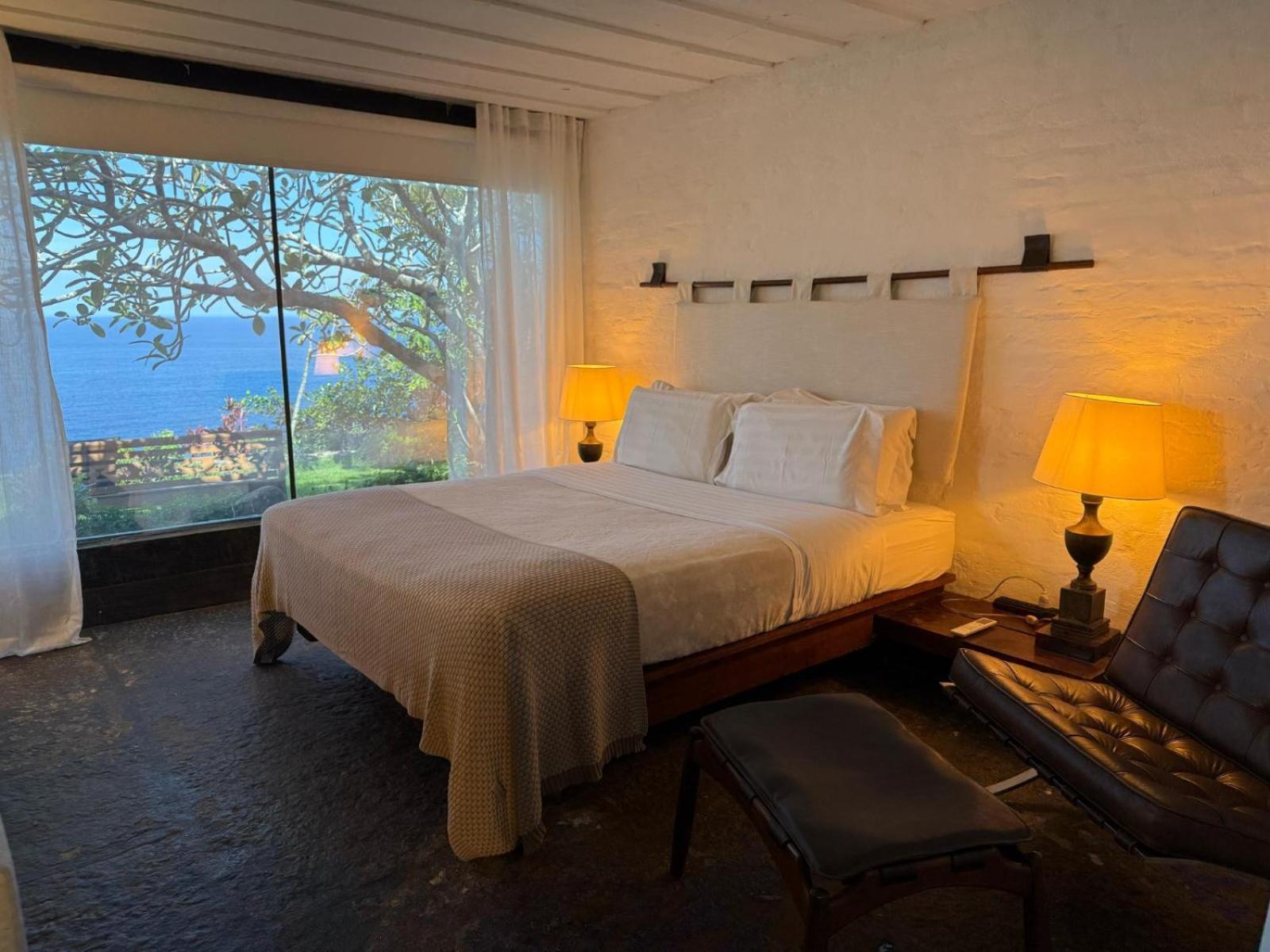 Suíte com Cama Queen-size e Vista do Mar