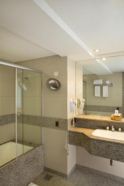 Triple Room Bath,1277347912:JPEG