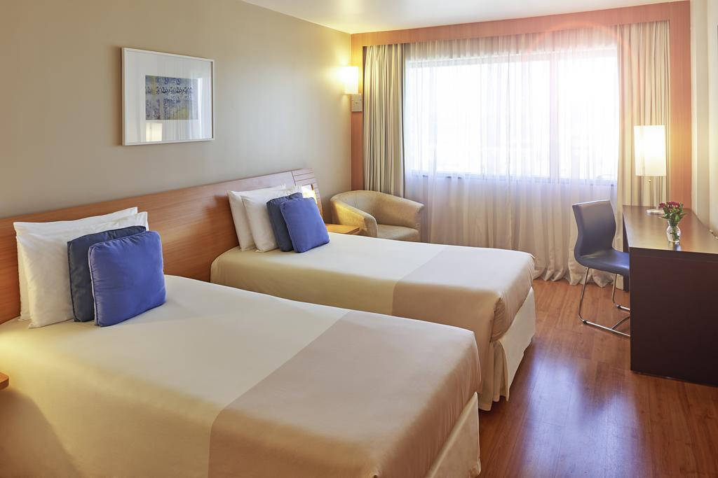 Apartamento Superior com 2 Camas de Solteiro e Vista Lateral do Mar