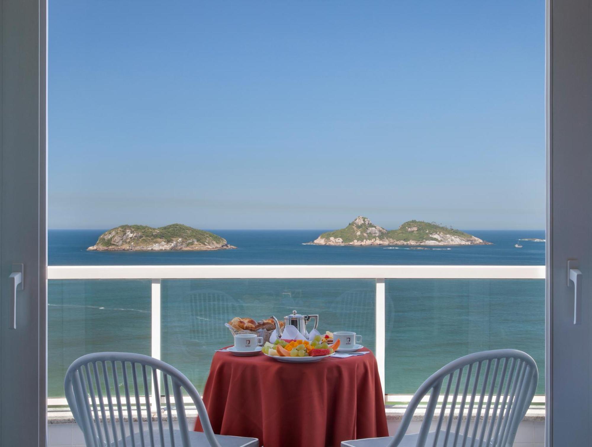 Quarto Deluxe com 2 Camas de Solteiro e Vista do Mar