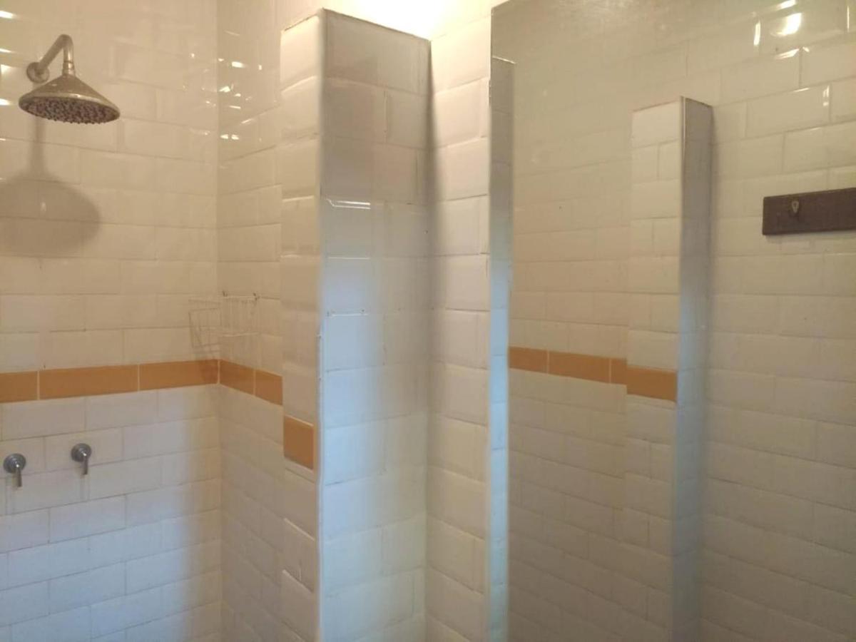 Cama em Dormitório Misto com 9 Camas e Ar-Condicionado